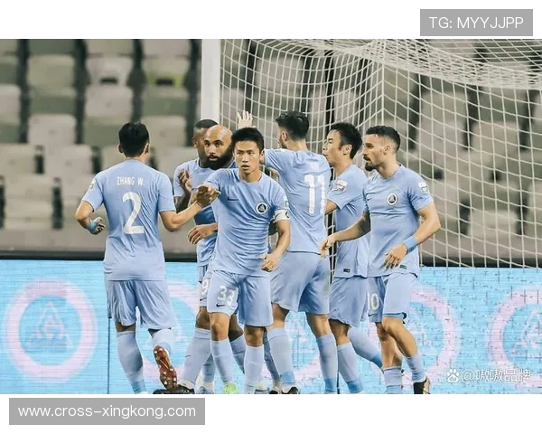 重磅足球球星正式加盟豪门球队引爆转会市场掀起新一轮关注热潮